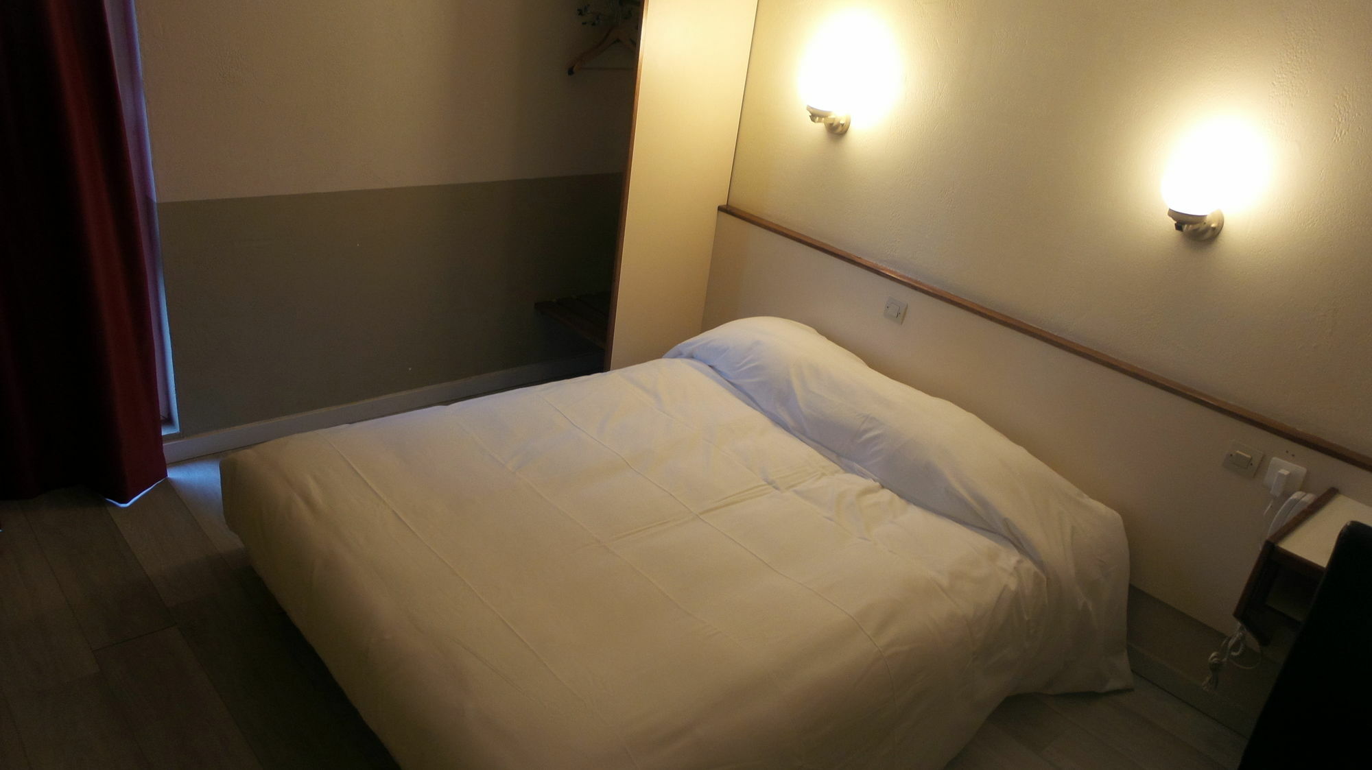 Hotel Crocus Caen Memorial Экстерьер фото