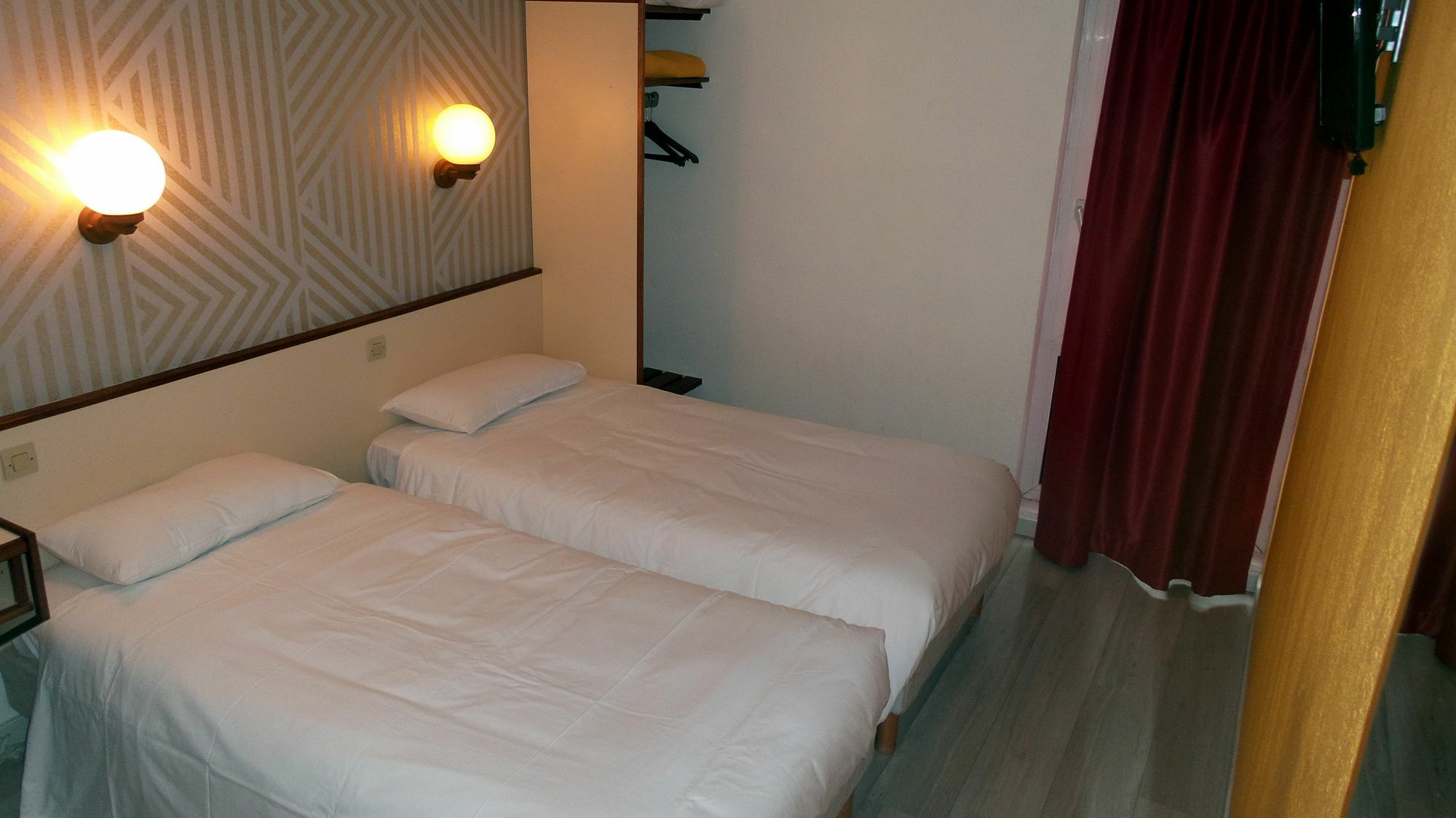 Hotel Crocus Caen Memorial Экстерьер фото