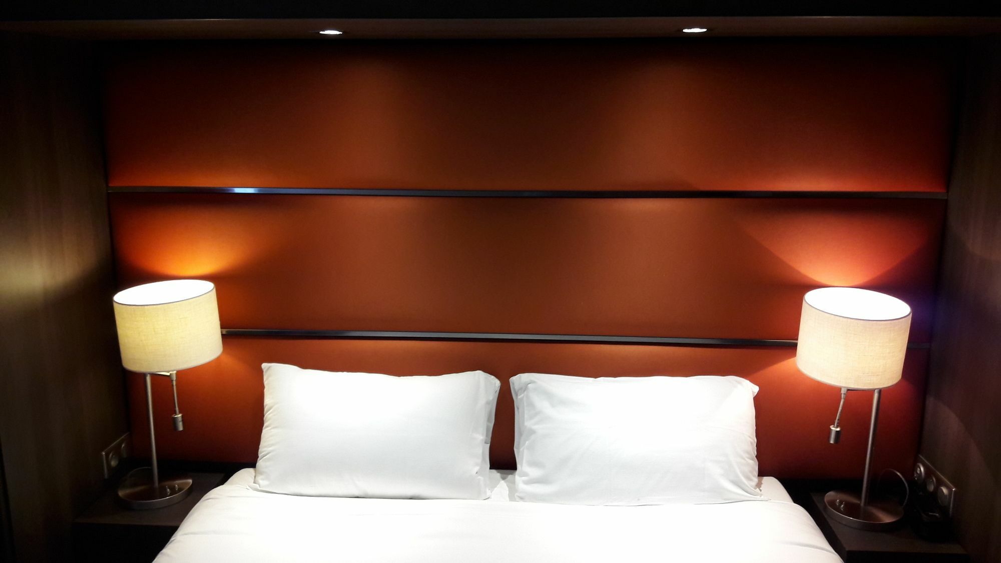 Hotel Crocus Caen Memorial Экстерьер фото